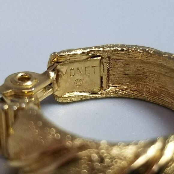 Vintage Monet Gold Tone Clip On Hoop Earrings, Spiral Texture Design, Signed - Picture 5 of 8